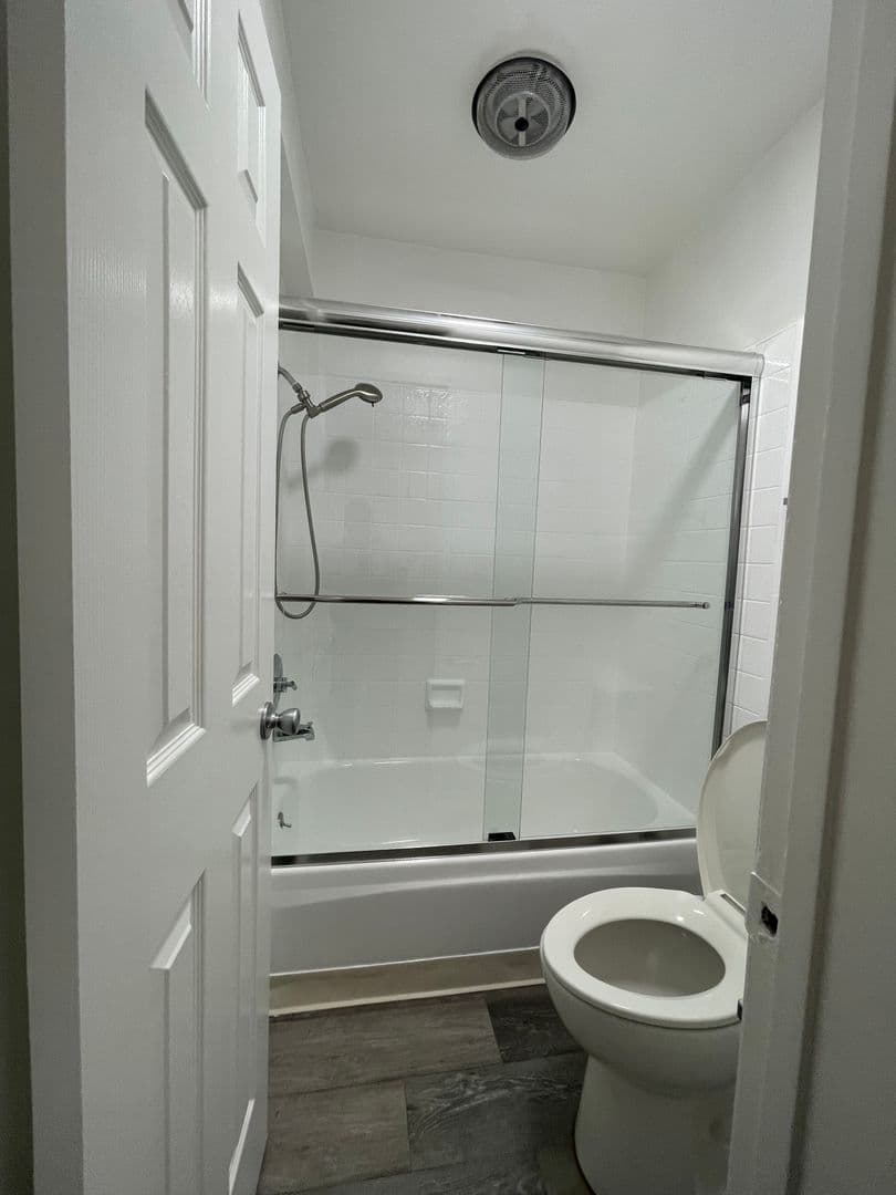 Canoga Park Apartment: 7909 Topanga Canyon Blvd