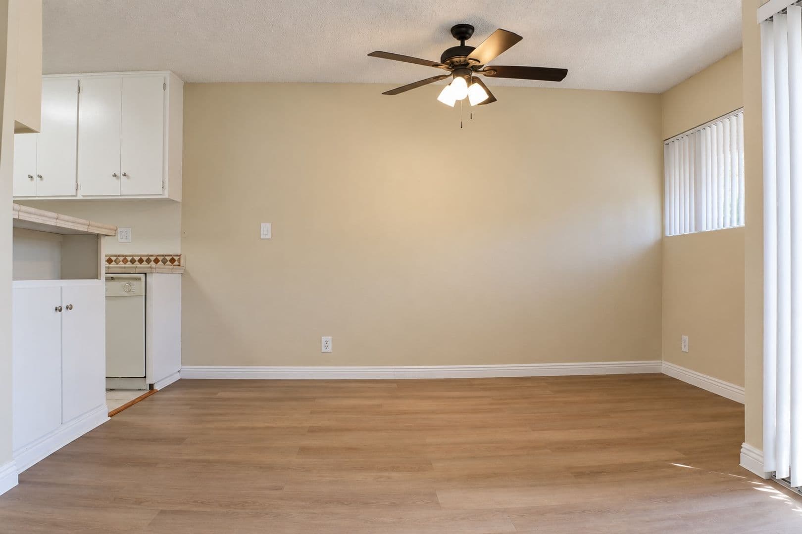 Encino Apartment: 17950 Burbank Blvd