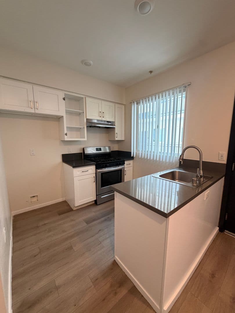 North Hills Apartment: 15528 Rayen Street