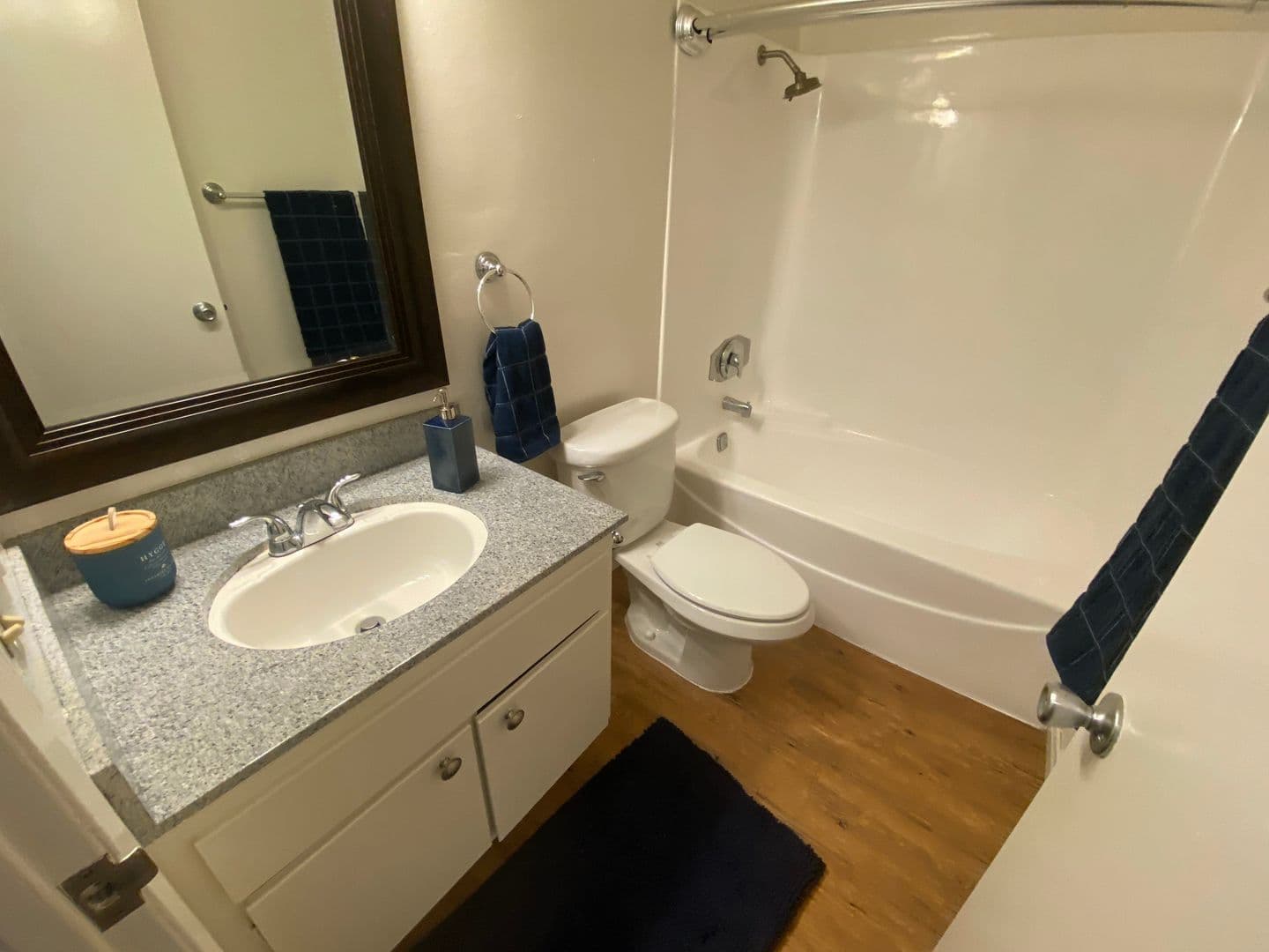 Tarzana Apartment: 18339-18347 Collins St