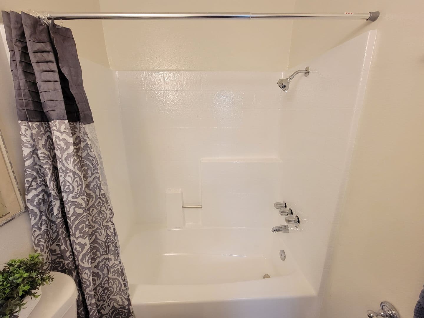 Northridge Apartment: 8808 Darby Ave.