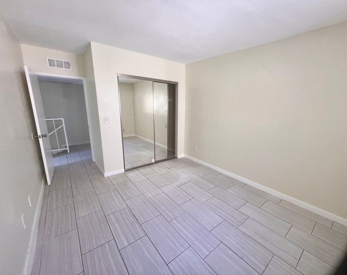 North Hills Apartment: 8533 Columbus Ave.