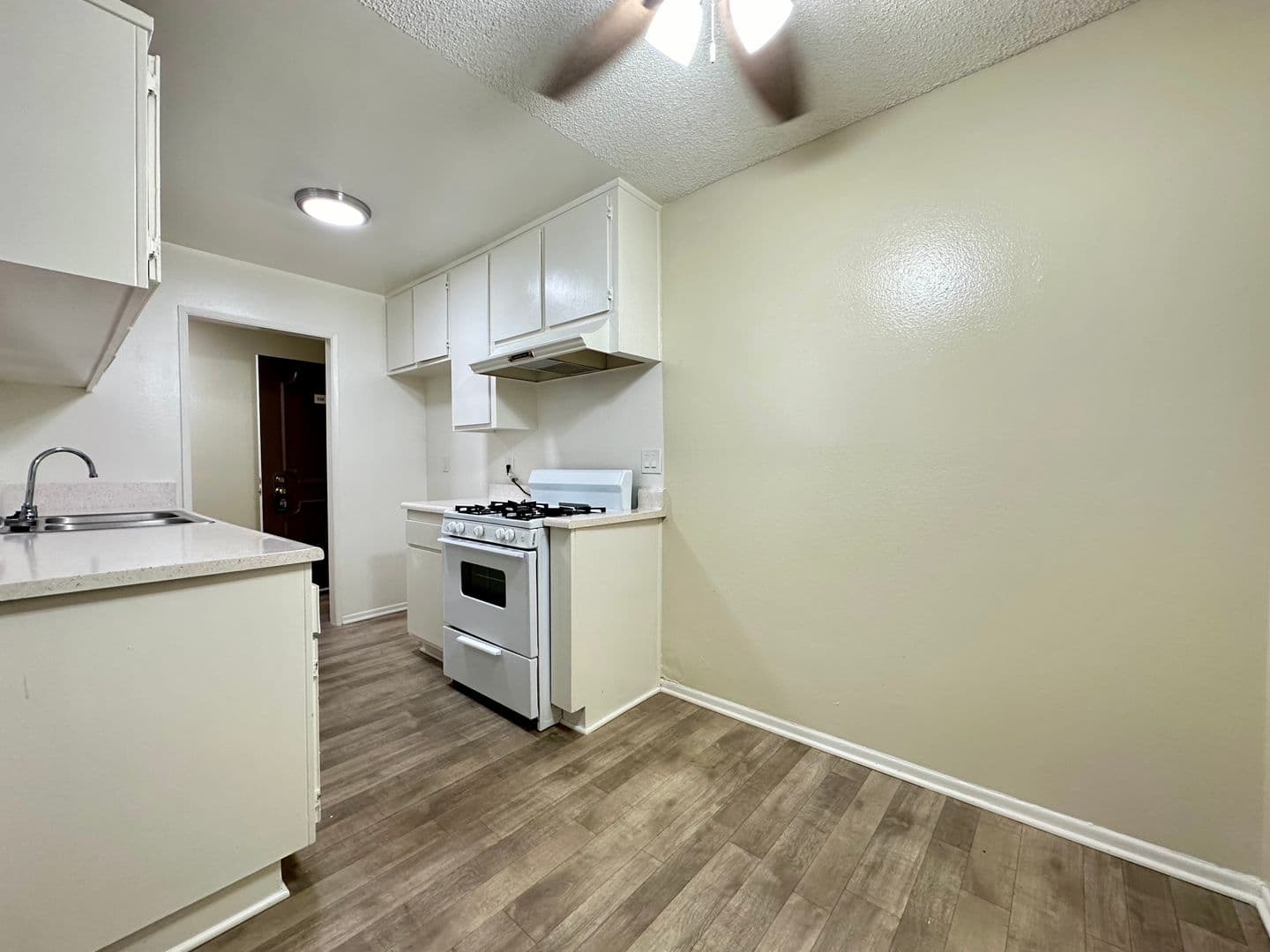 Van Nuys Apartment: 6611 Haskell  Avenue