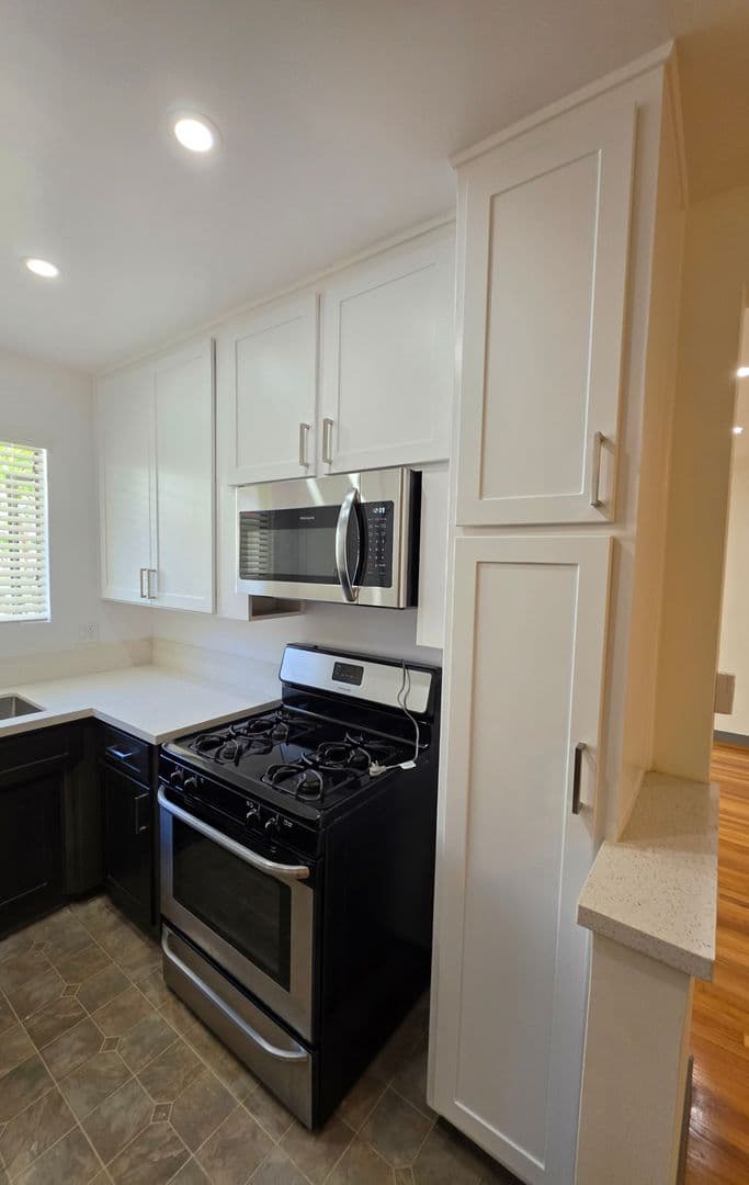 Los Angeles Apartment: 815 N. Fuller Ave,