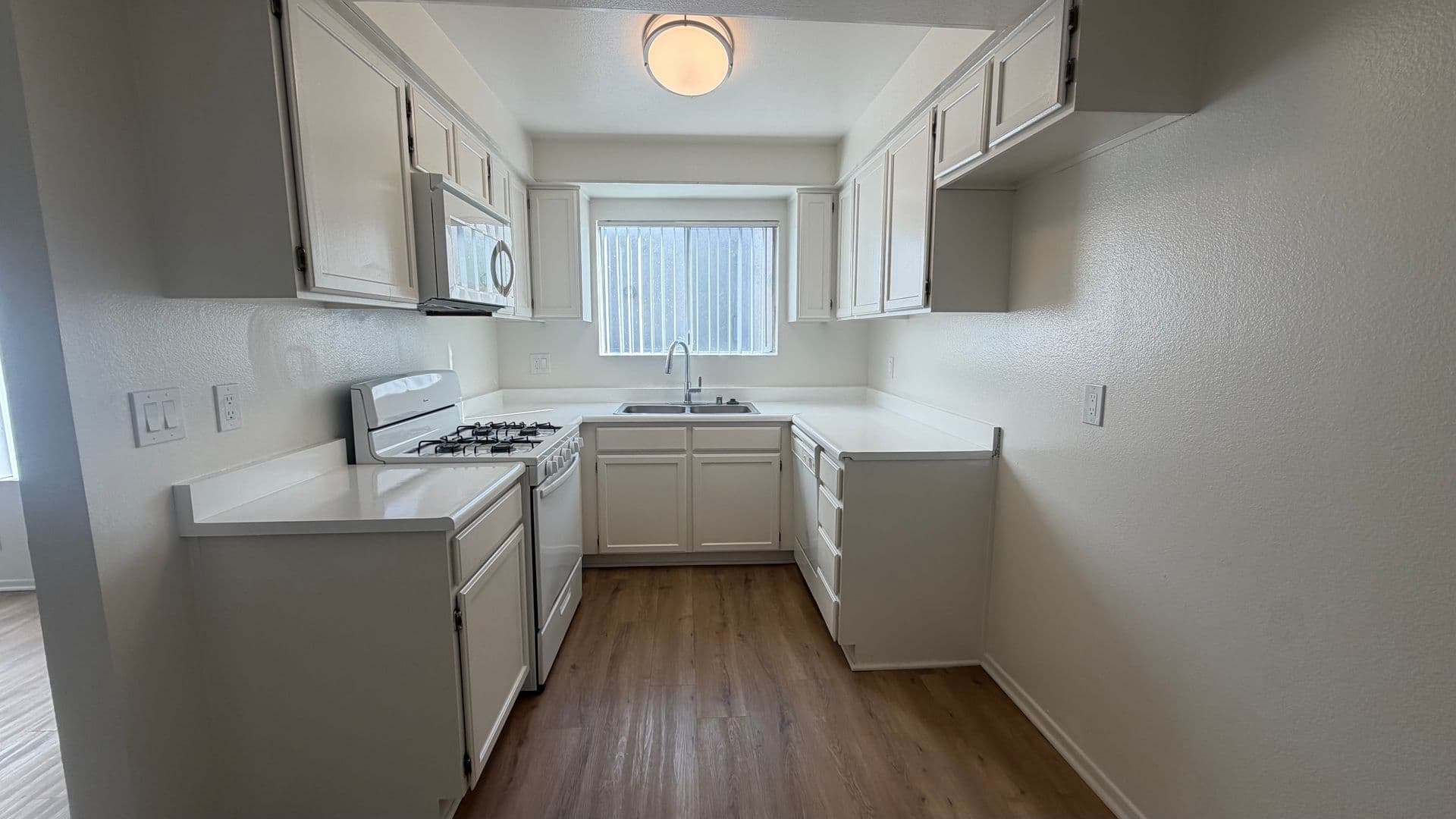 North Hollywood Apartment: 5640 Farmdale Ave