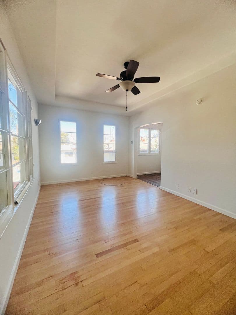 Los Angeles Apartment: 821 S. Wilton Place