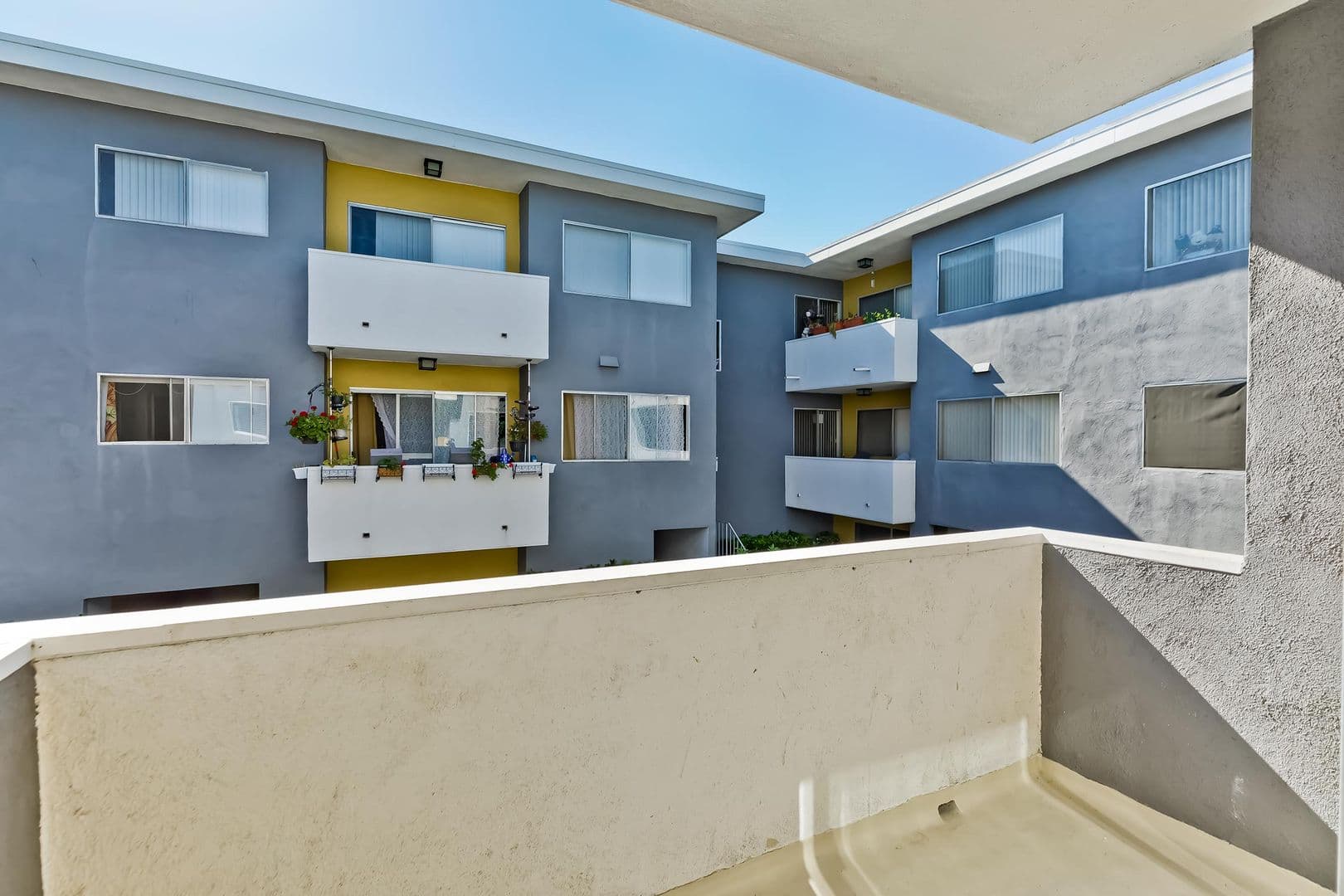 Sherman Oaks Apartment: 14320 Addison St.