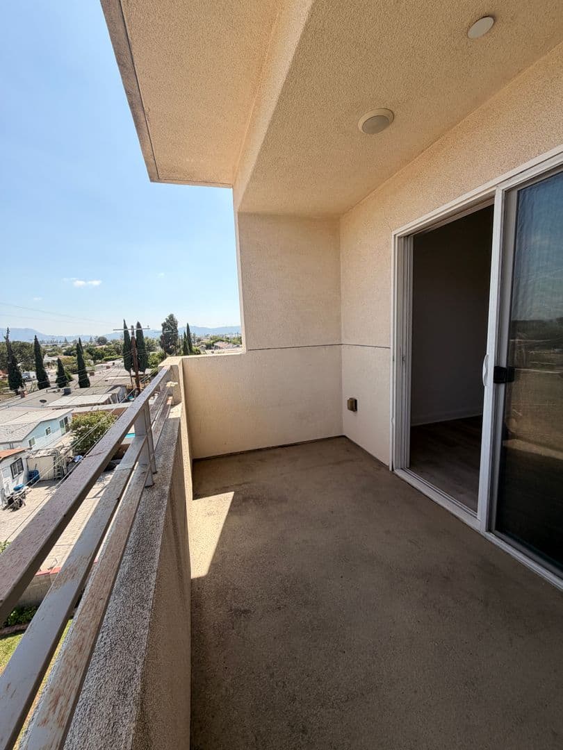 Sun Valley Apartment: 7500 Vineland Ave