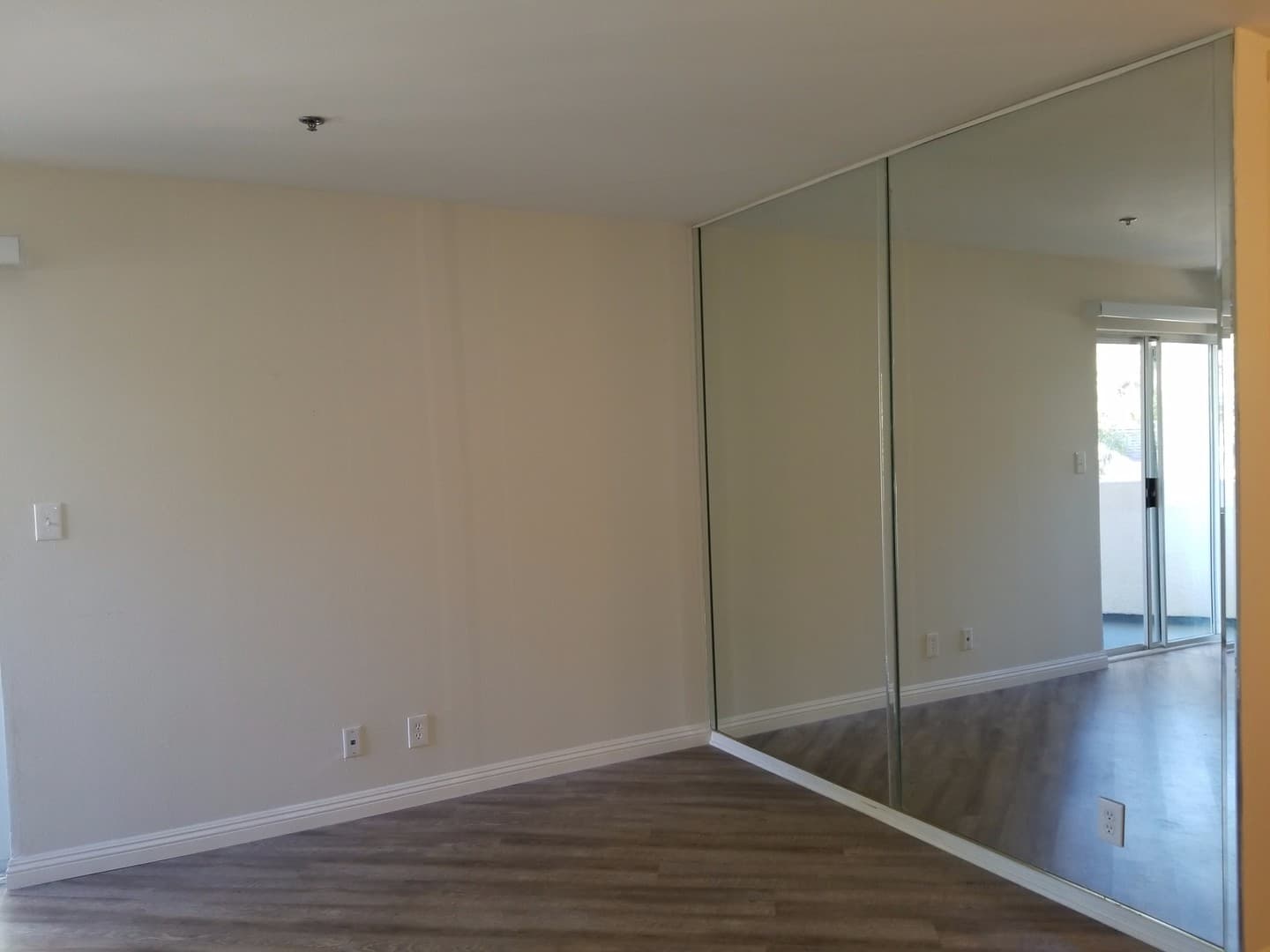 Tarzana Apartment: 5688 Etiwanda Ave