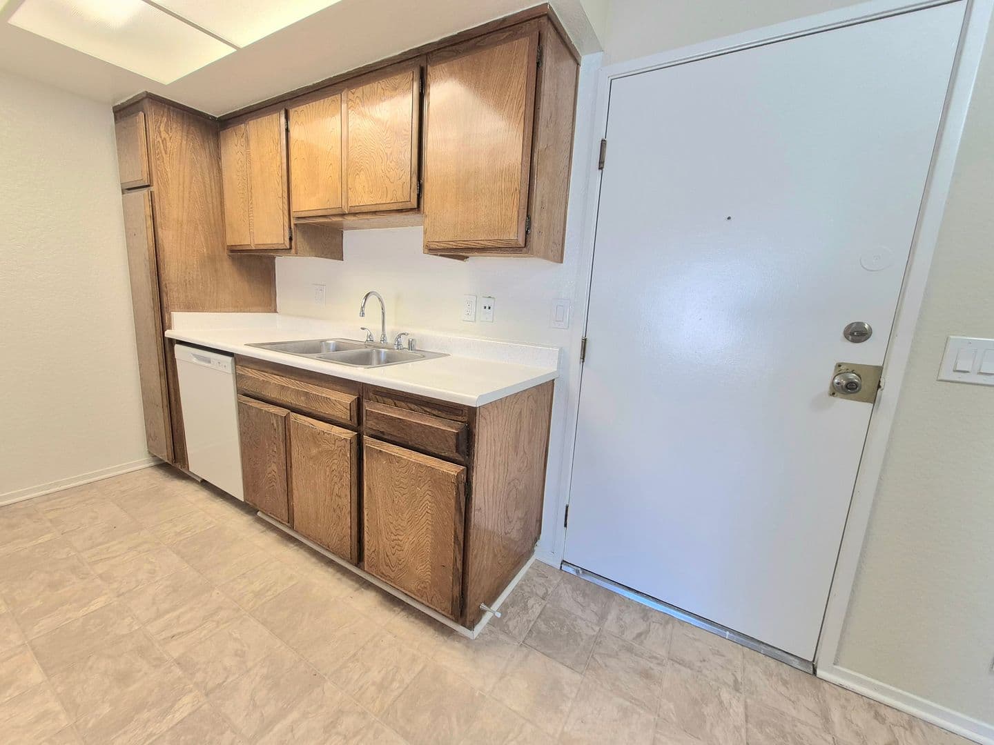 Canoga Park Apartment: 7255 Independence Ave
