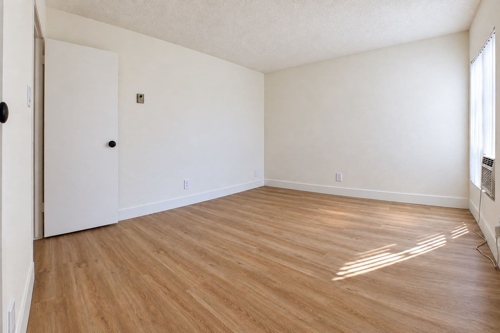 Porter Ranch Apartment: 10557 Lindley Ave.