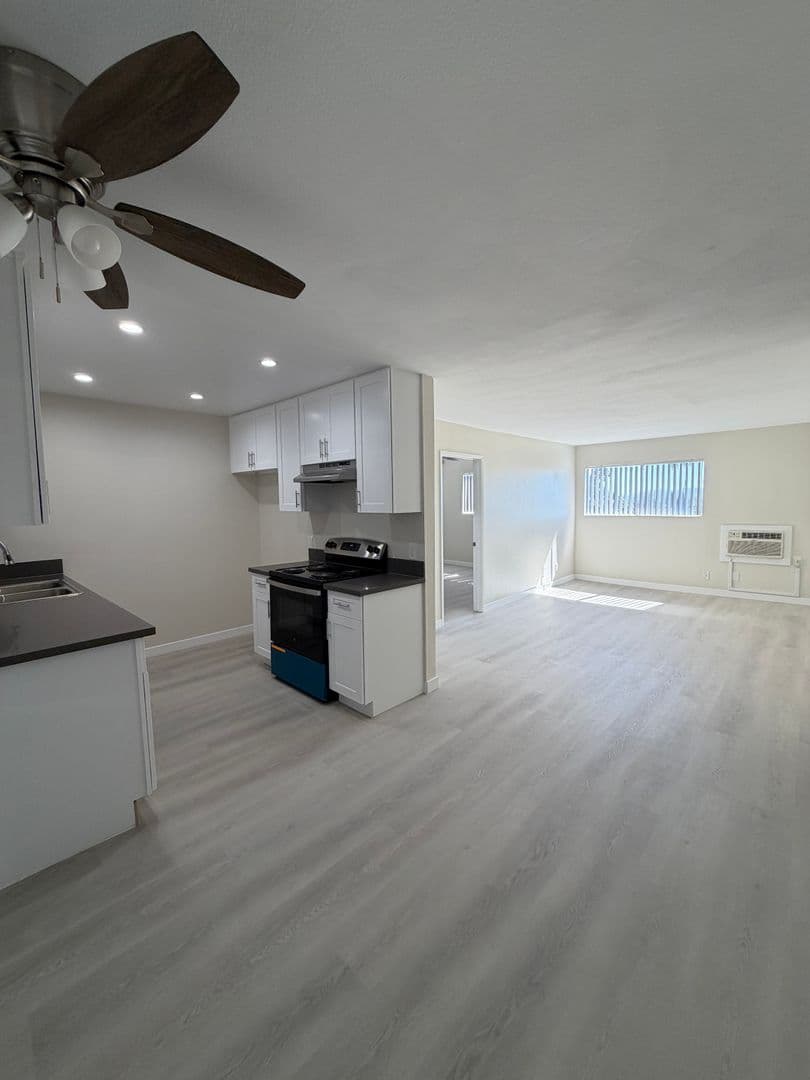 North Hollywood Apartment: 6711 Cleon Ave.
