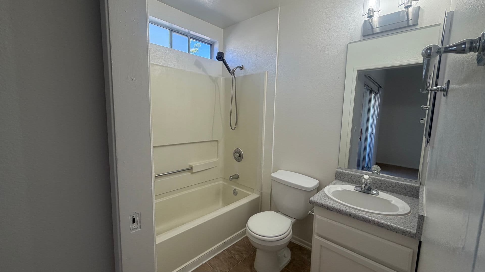 North Hollywood Apartment: 5640 Farmdale Ave