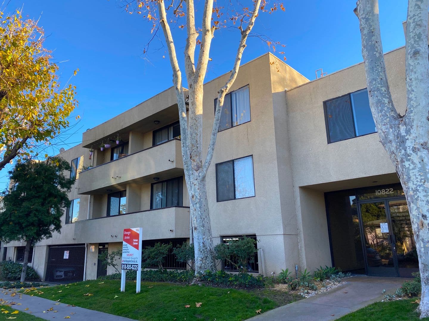 North Hollywood Apartment: 10822 Otsego Street