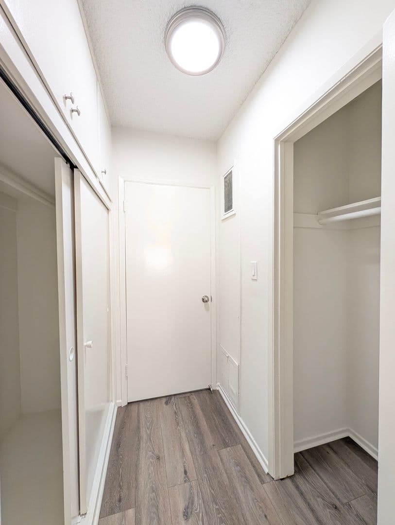 Sherman Oaks Apartment: 14646 Dickens Street