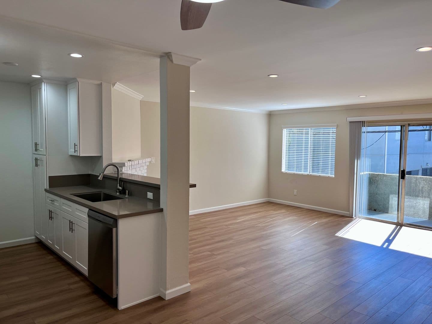 West Los Angeles Apartment: 2475 Corinth Avenue