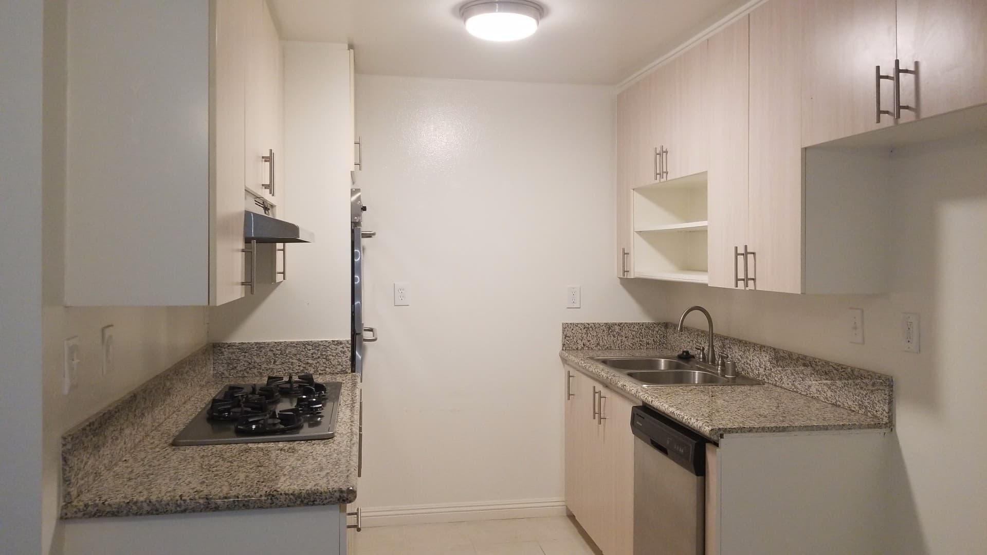 Tarzana Apartment: 5688 Etiwanda Ave