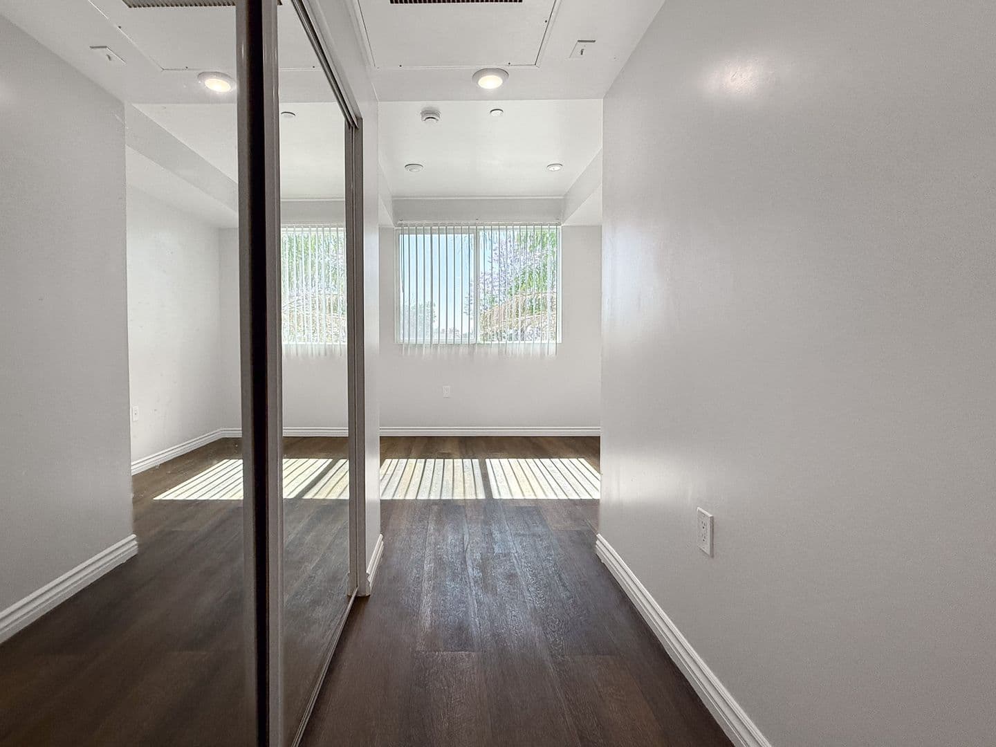 Reseda Apartment: 18711 Sherman Way