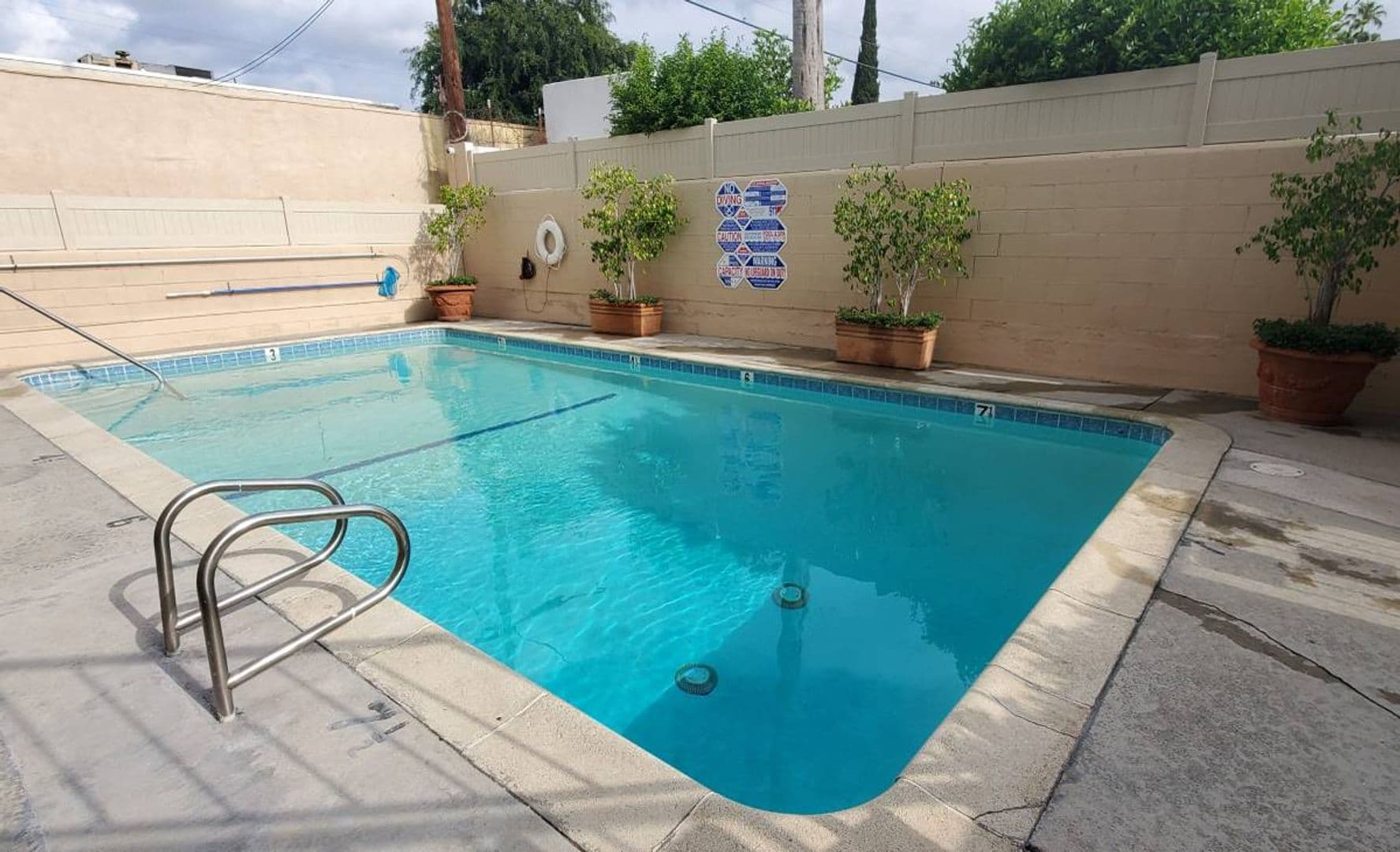 Valley Village Apartment: 12411 Magnolia Blvd