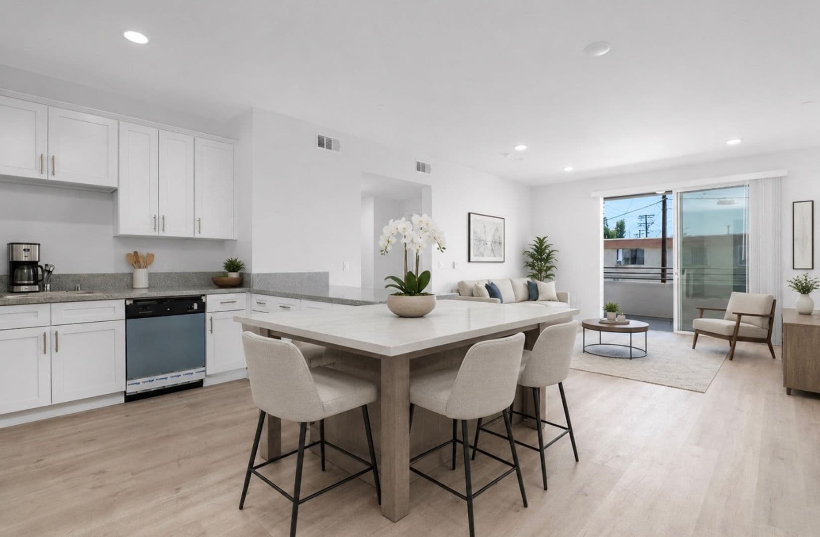 Van Nuys Apartment: 15755 Saticoy St.