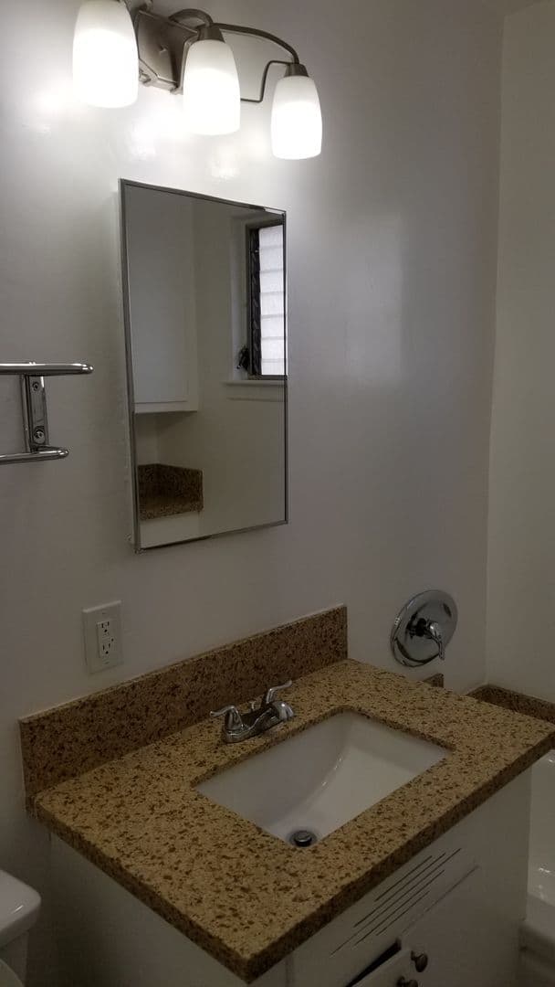 West Hollywood Apartment: 1031-1037 N. Ogden Drive