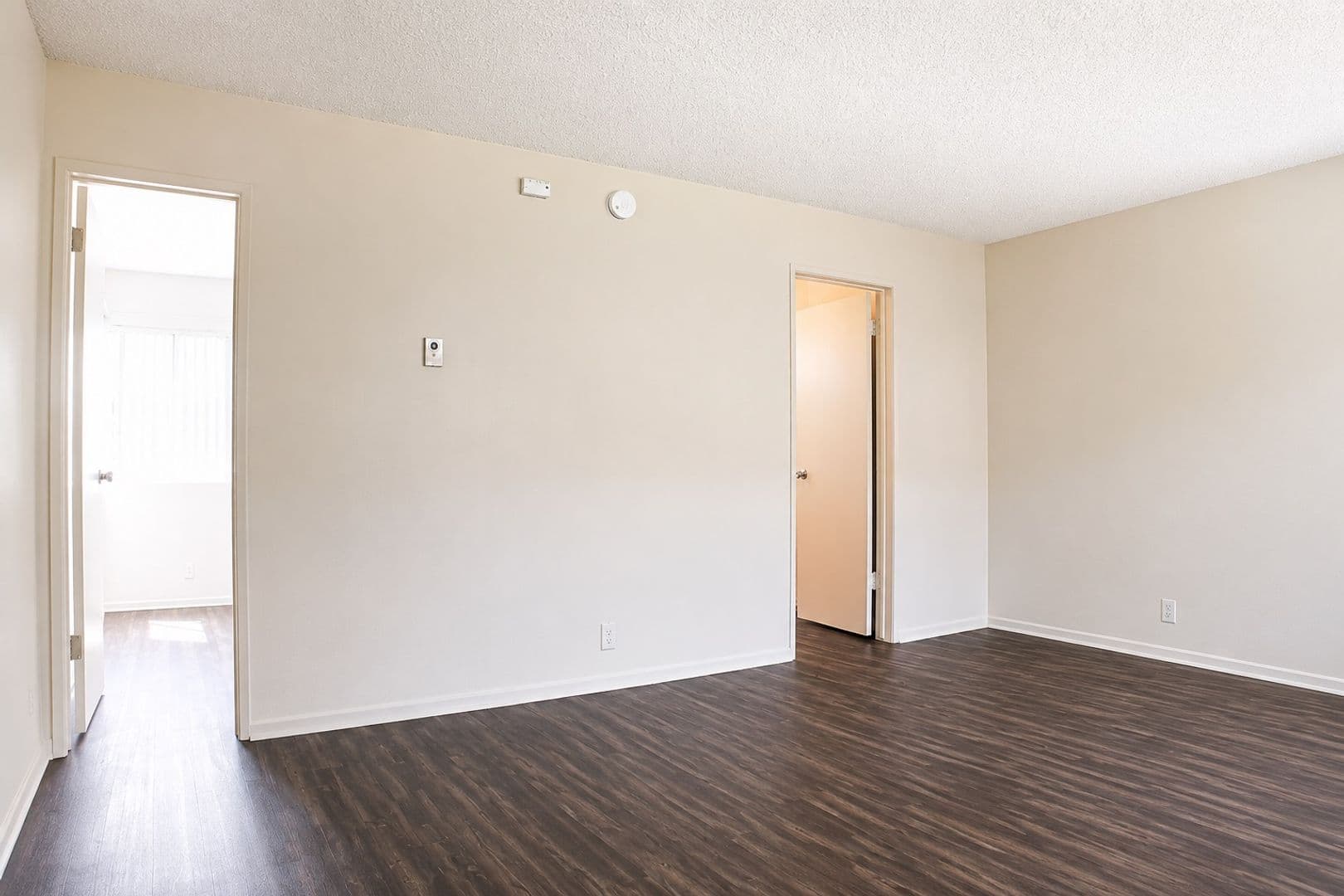 Van Nuys Apartment: 15120 Victory Blvd