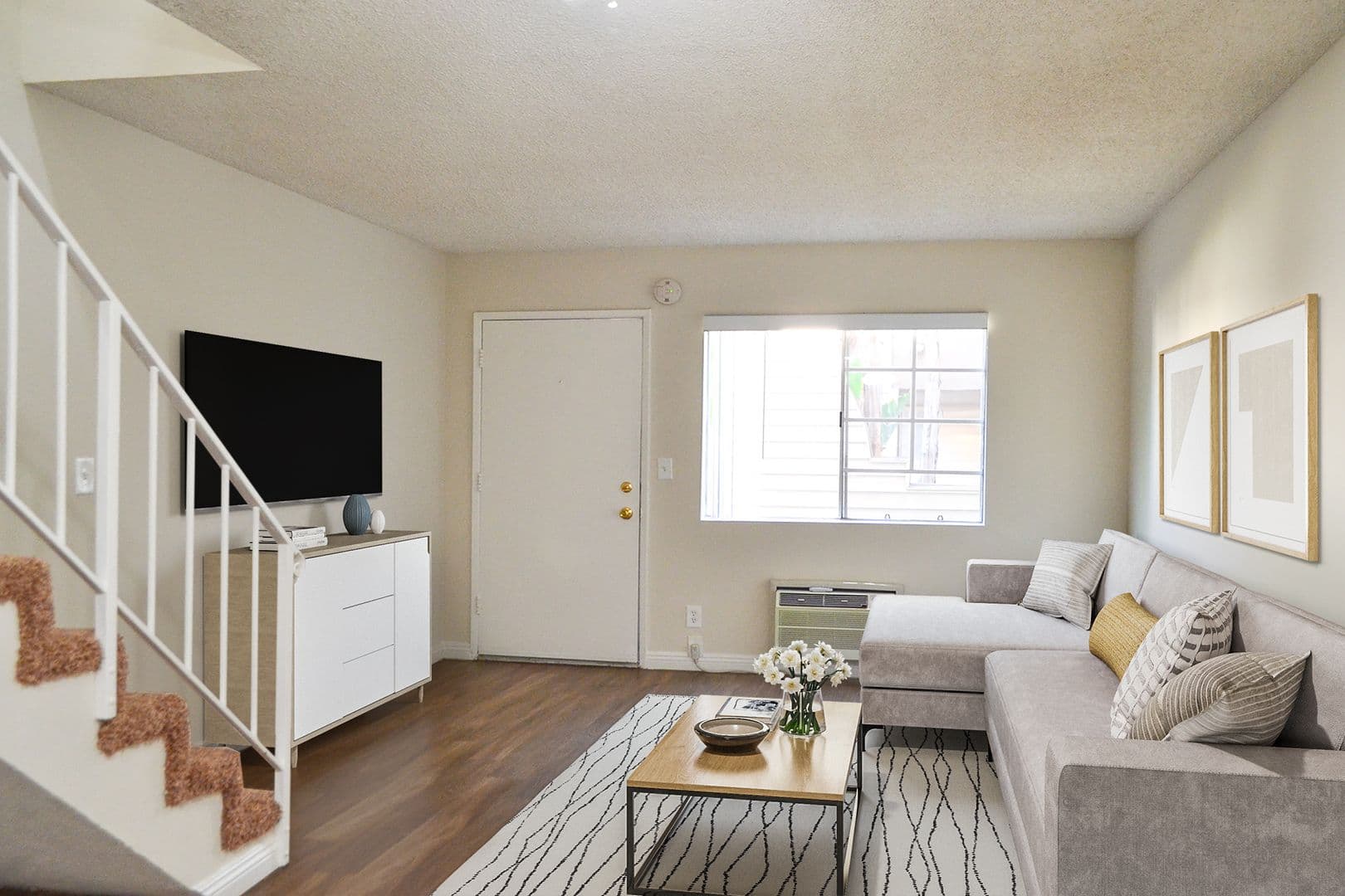 Canoga Park Apartment: 21445 Saticoy St.