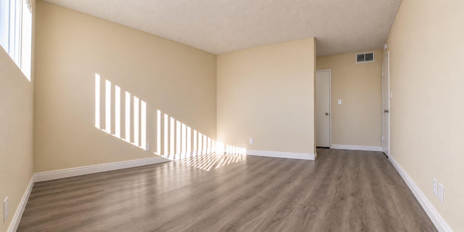 Van Nuys Apartment: 17339 Vanowen Street