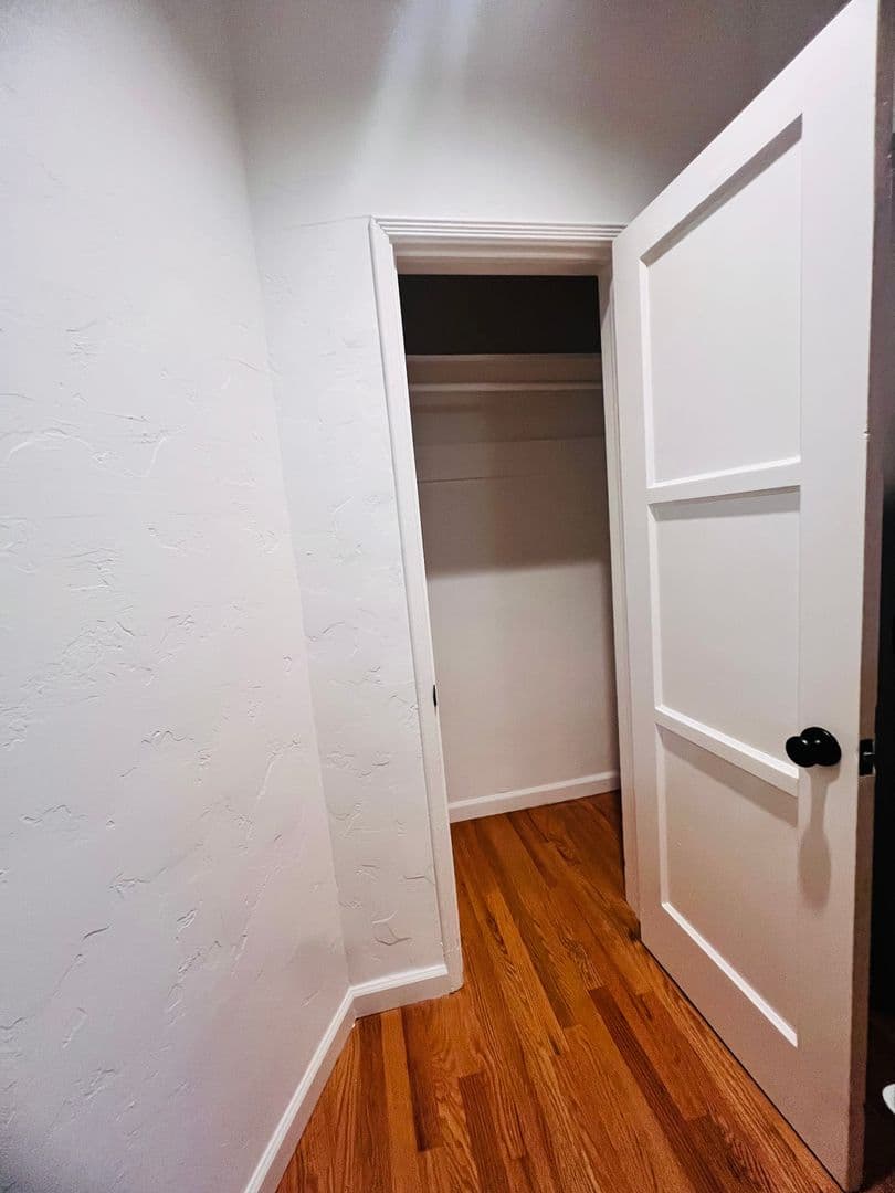 Los Angeles Apartment: 821 S. Wilton Place