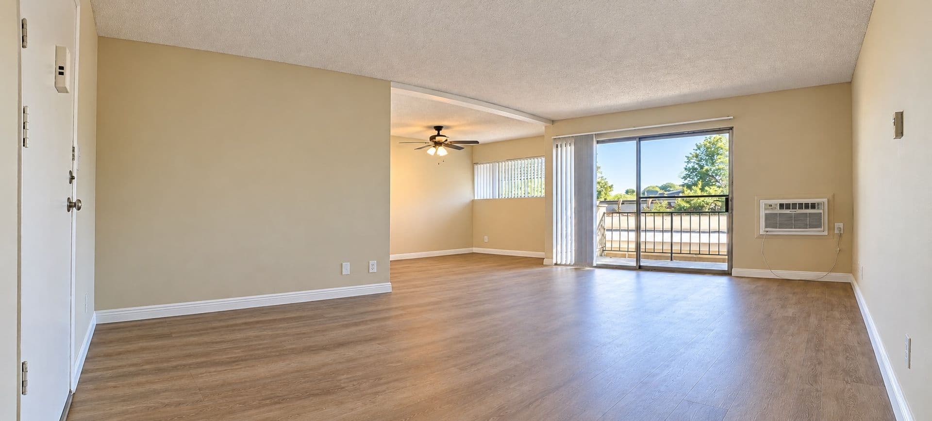 Encino Apartment: 17950 Burbank Blvd