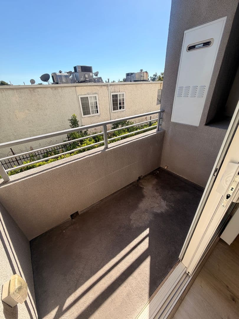 Panorama City Apartment: 14828 Rayen Street