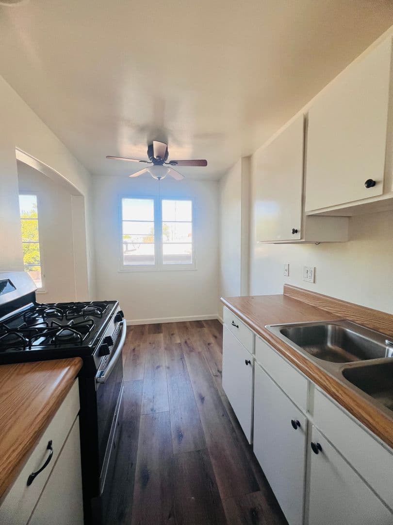 Los Angeles Apartment: 821 S. Wilton Place