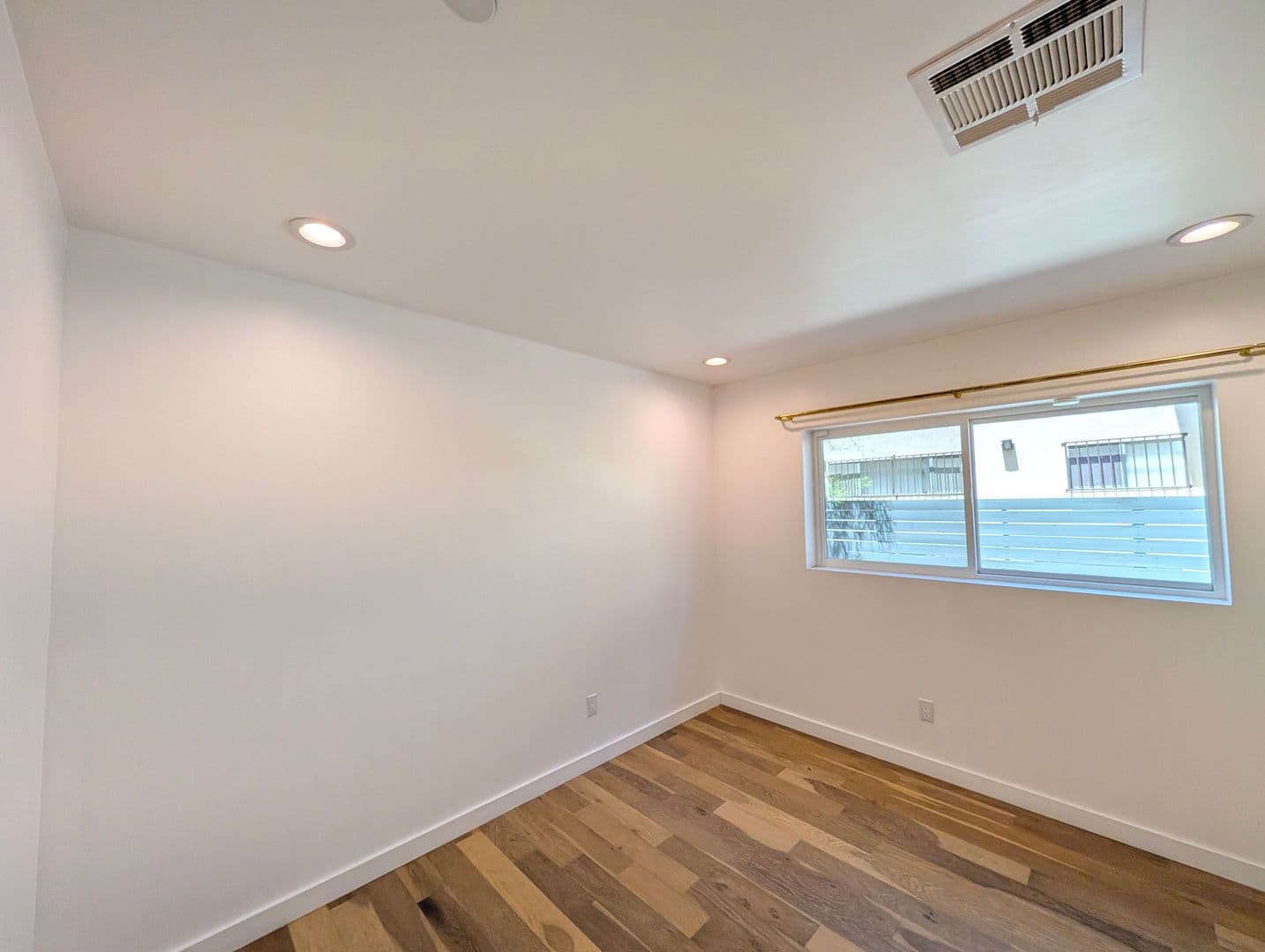 Studio City Apartment: 4260 Laurel Canyon Blvd.