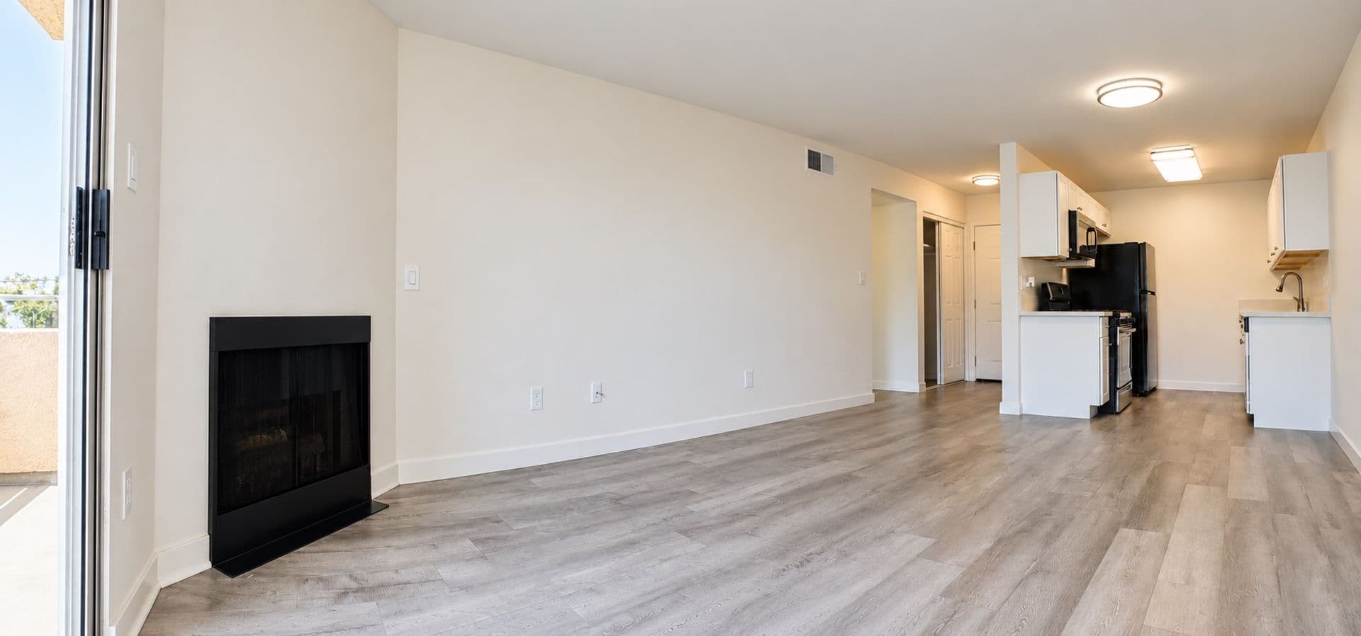 Van Nuys Apartment: 6205 Woodman Avenue