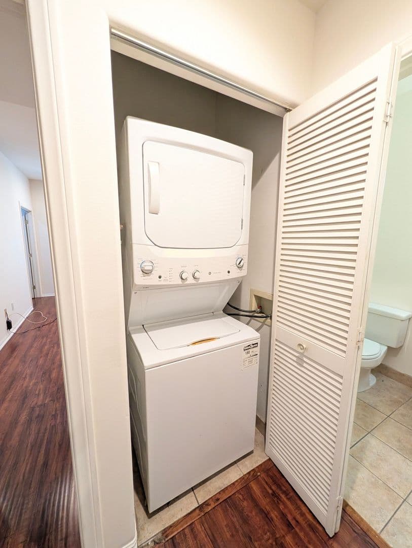North Hollywood Apartment: 12740 Oxnard Street