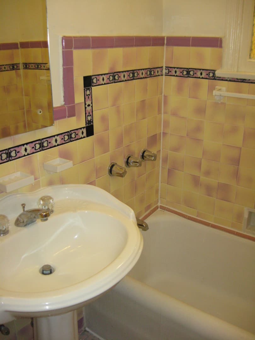 Los Angeles Apartment: 631 S. Cochran Ave