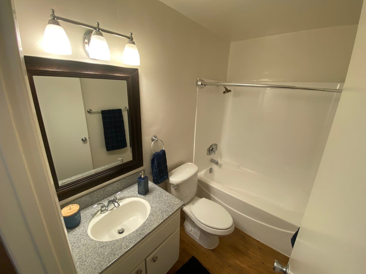 Tarzana Apartment: 18339-18347 Collins St