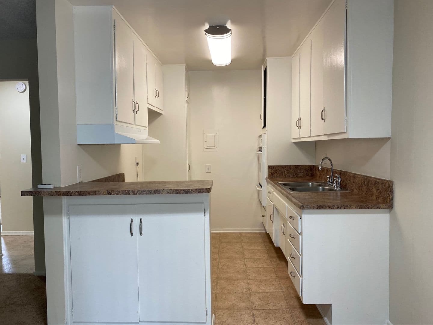 Northridge Apartment: 8830 Etiwanda Ave