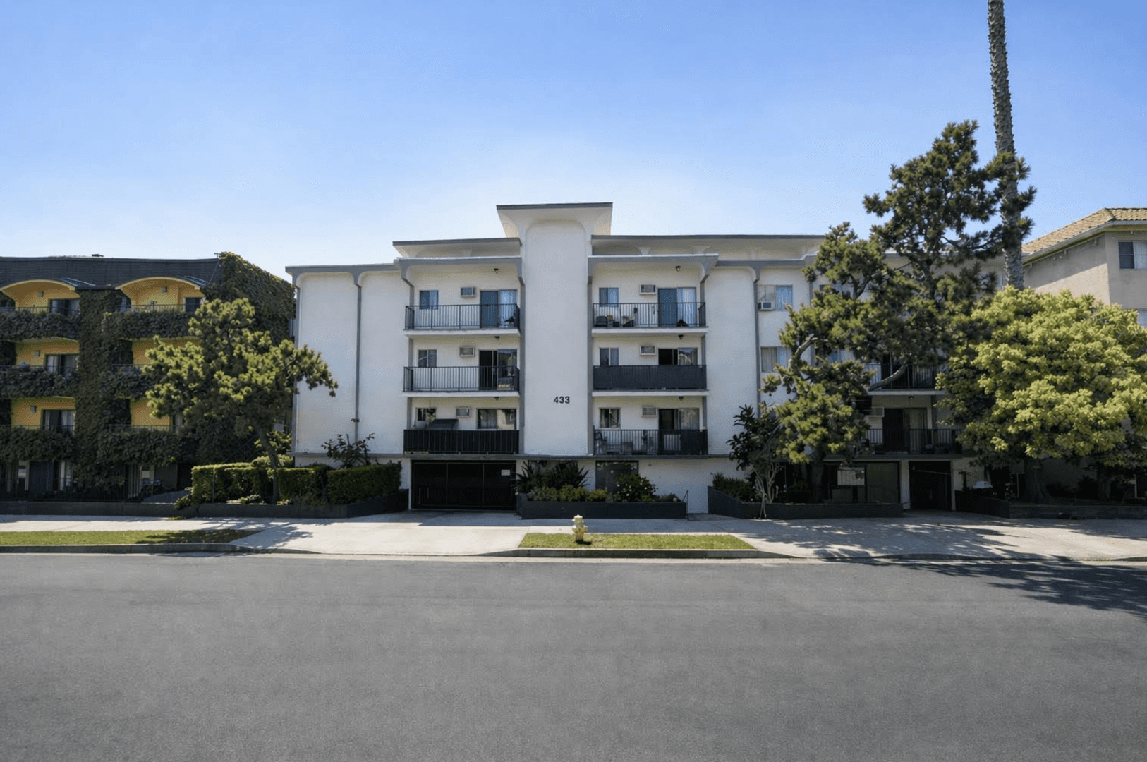 Los Angeles Apartment: 433 S. Hobart Blvd.
