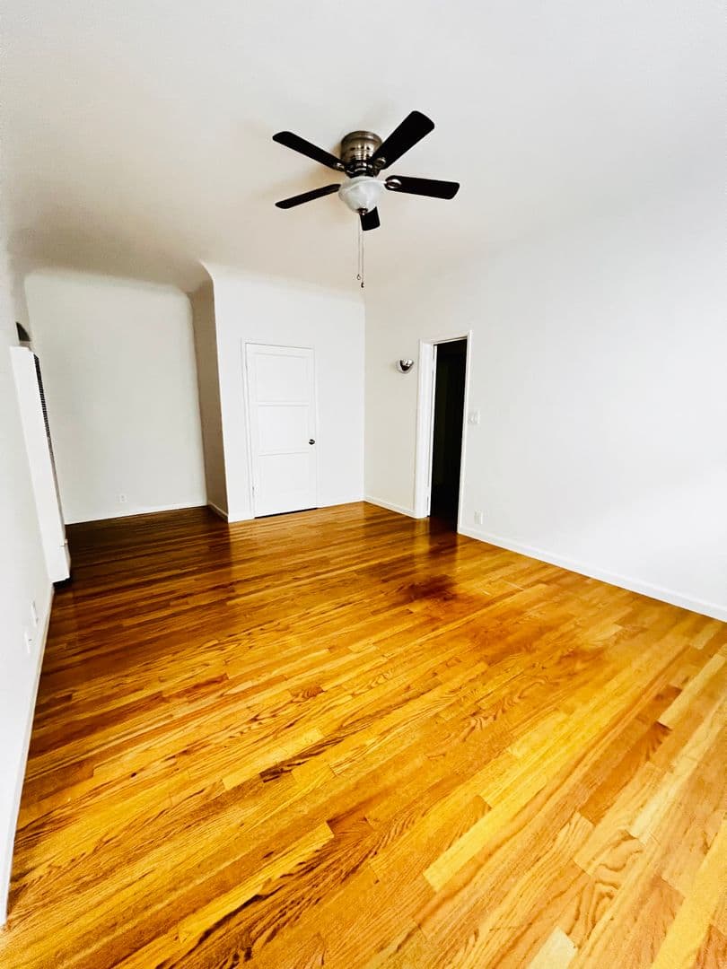 Los Angeles Apartment: 821 S. Wilton Place