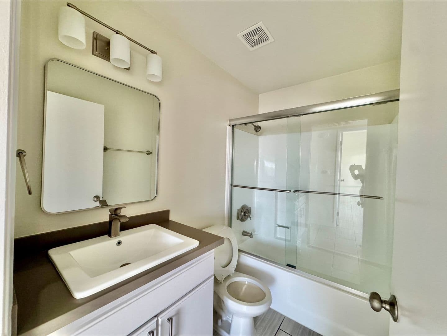 Van Nuys Apartment: 6943 Haskell Ave.