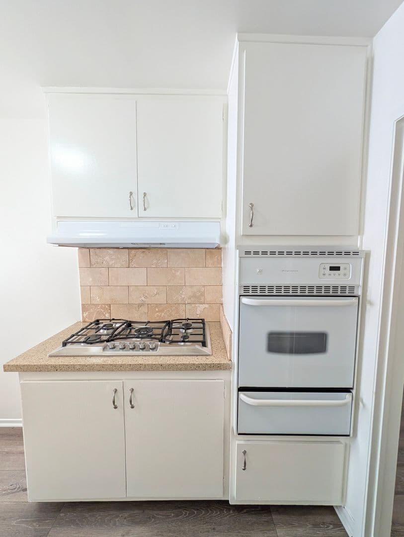 Sherman Oaks Apartment: 14646 Dickens Street