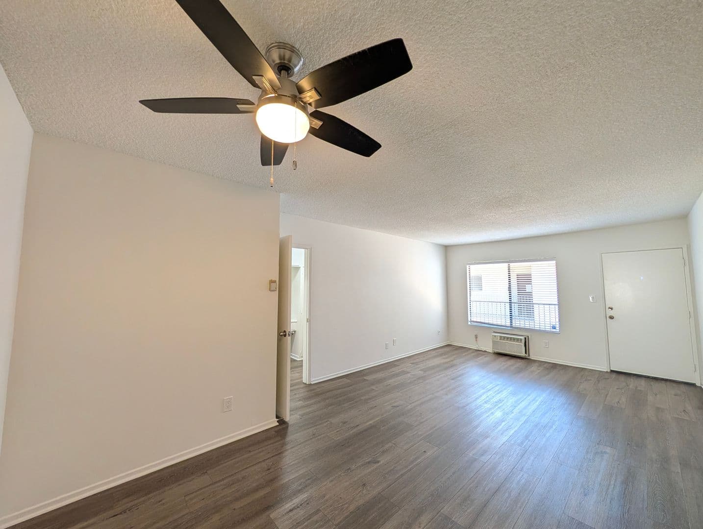 Sherman Oaks Apartment: 14646 Dickens Street