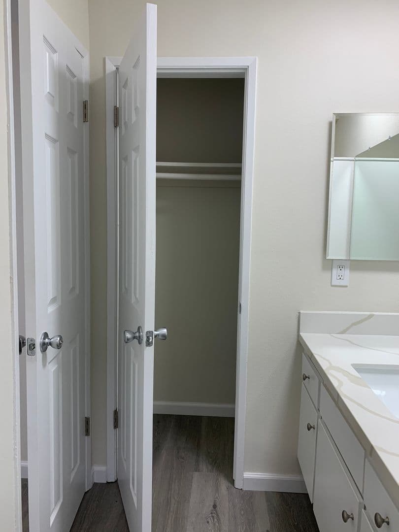 Canoga Park Apartment: 7909 Topanga Canyon Blvd