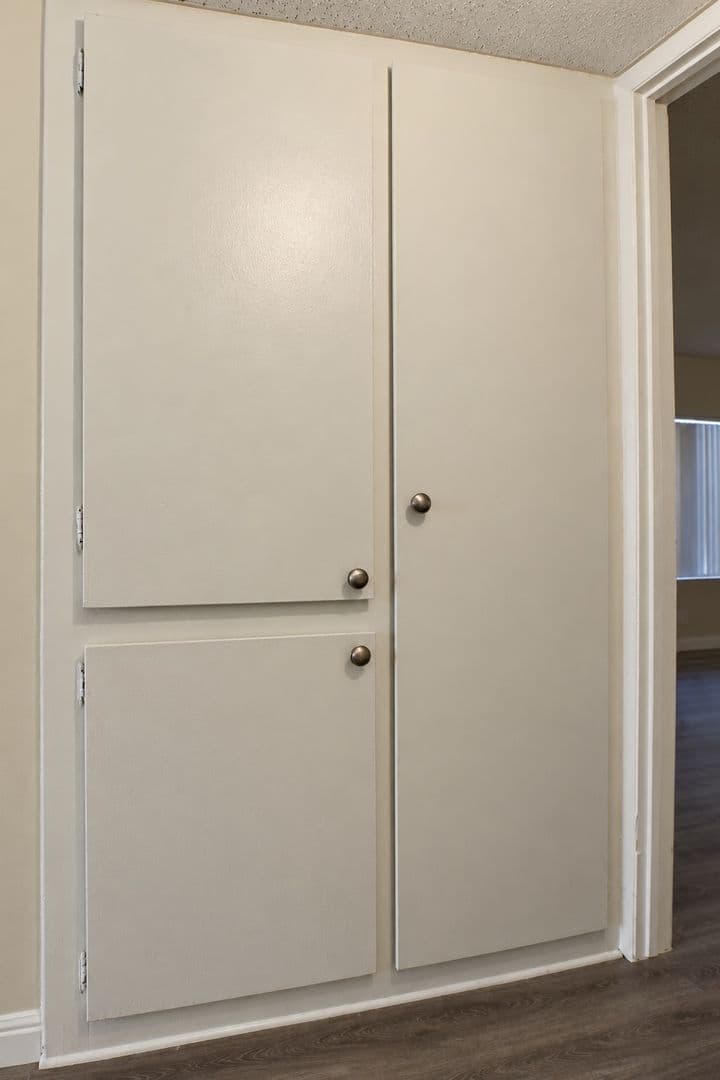 Van Nuys Apartment: 17339 Vanowen Street