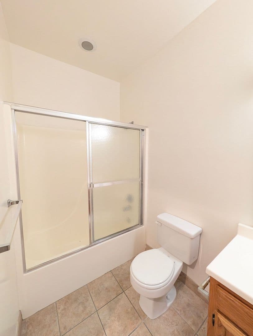 North Hollywood Apartment: 12740 Oxnard Street
