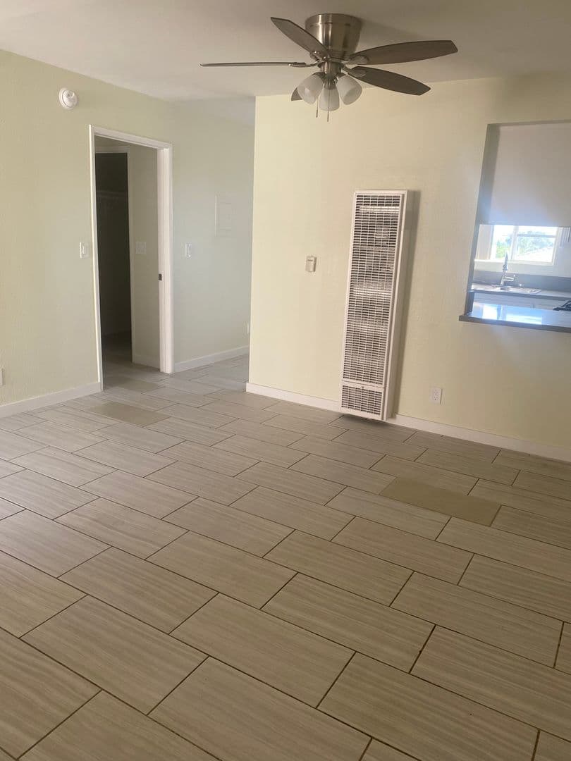 Sun Valley Apartment: 12002 Allegheny St.