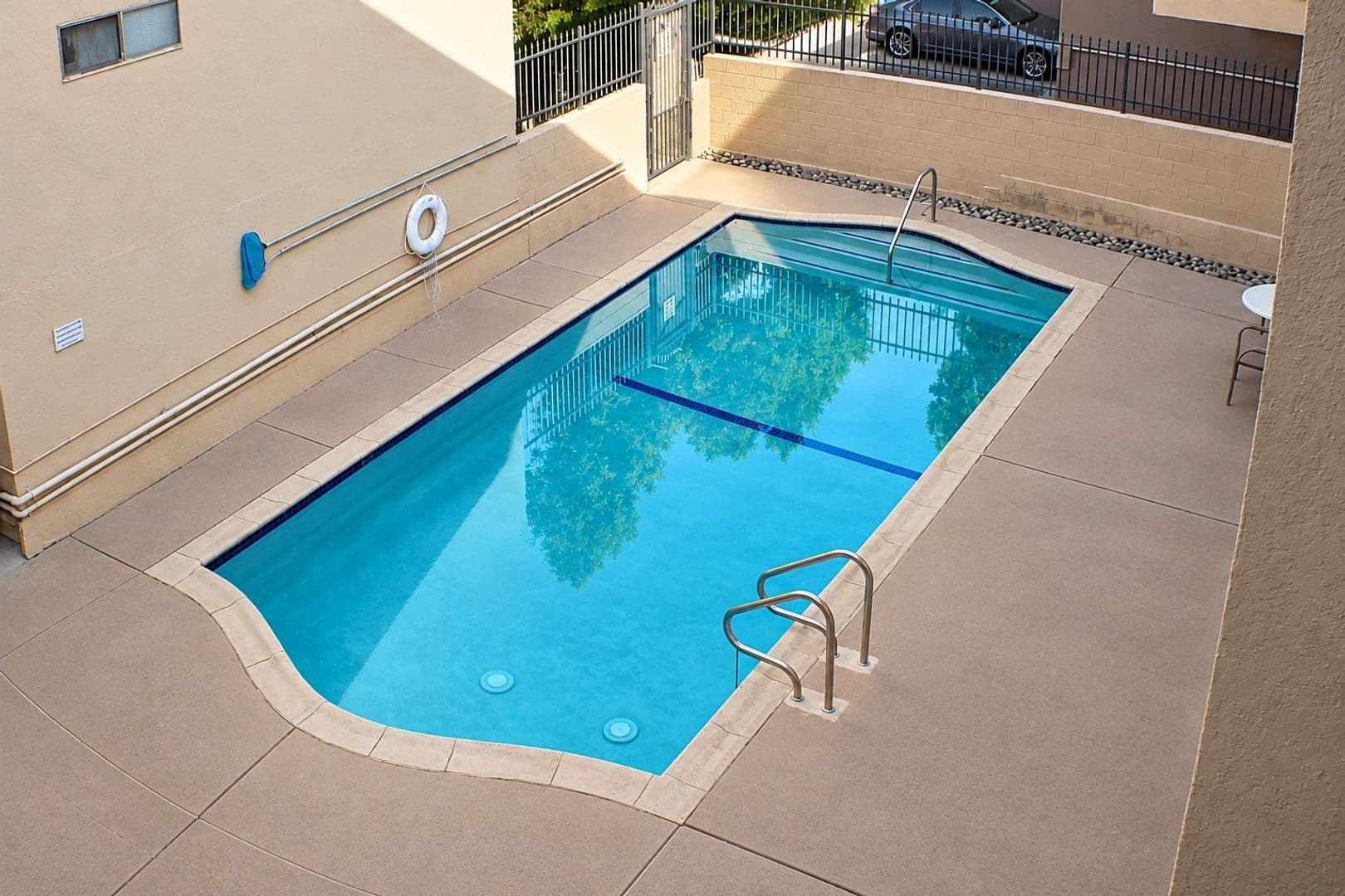 Van Nuys Apartment: 17339 Vanowen Street
