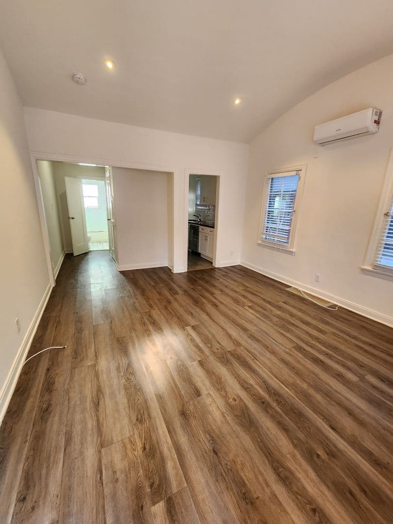 Los Angeles Apartment: 832 N. Alta Vista Blvd