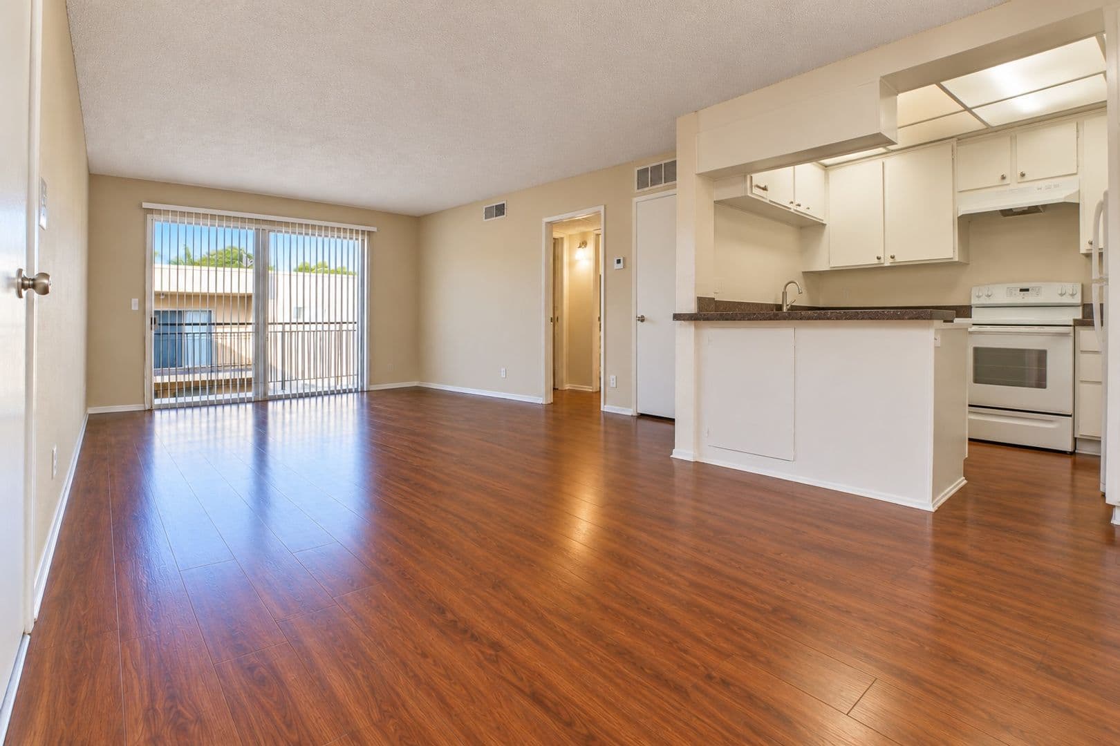 Van Nuys Apartment: 17339 Vanowen Street